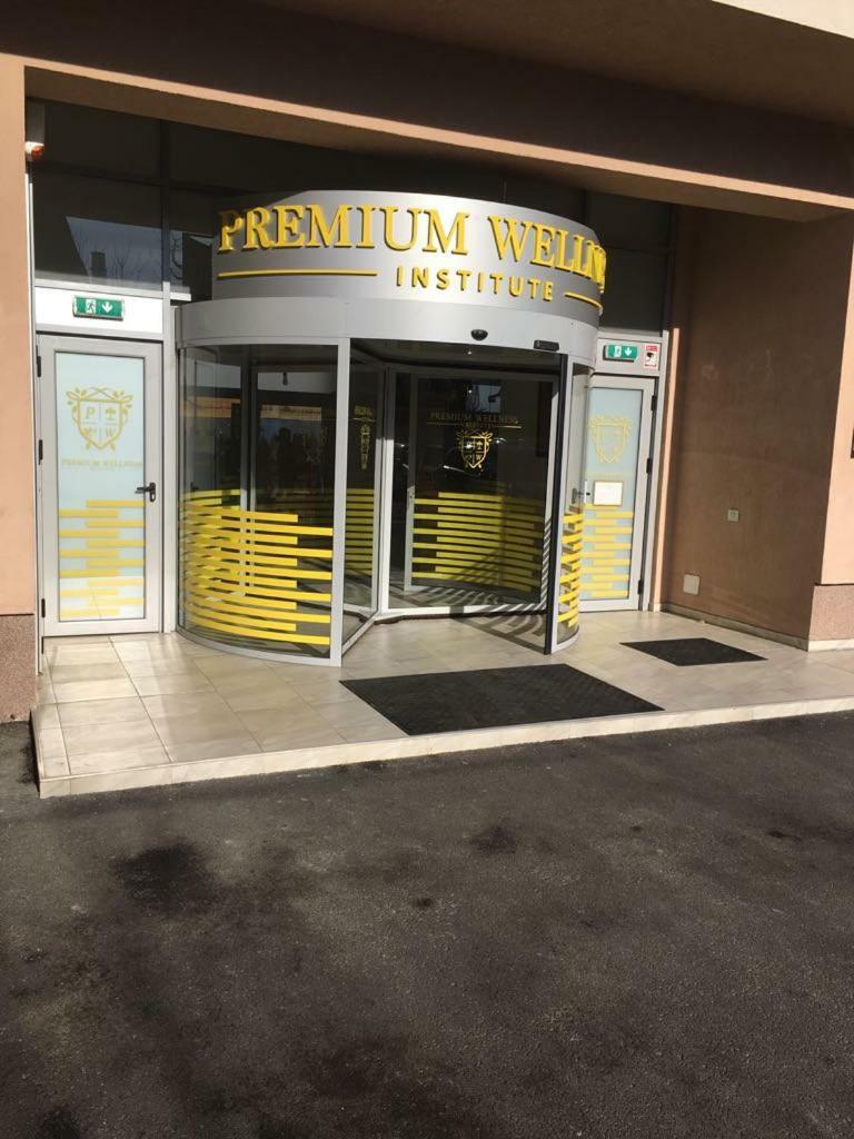 Premium Wellness Institute Hotel Bucharest Exterior photo